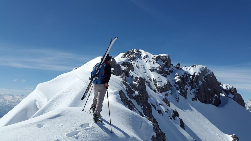 backcountry skiiing, stone kar tip, ski tourers-1363754.jpg